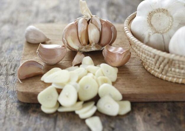 Garlic to prepare a rub, effective in the treatment of arthrosis of the knee joint
